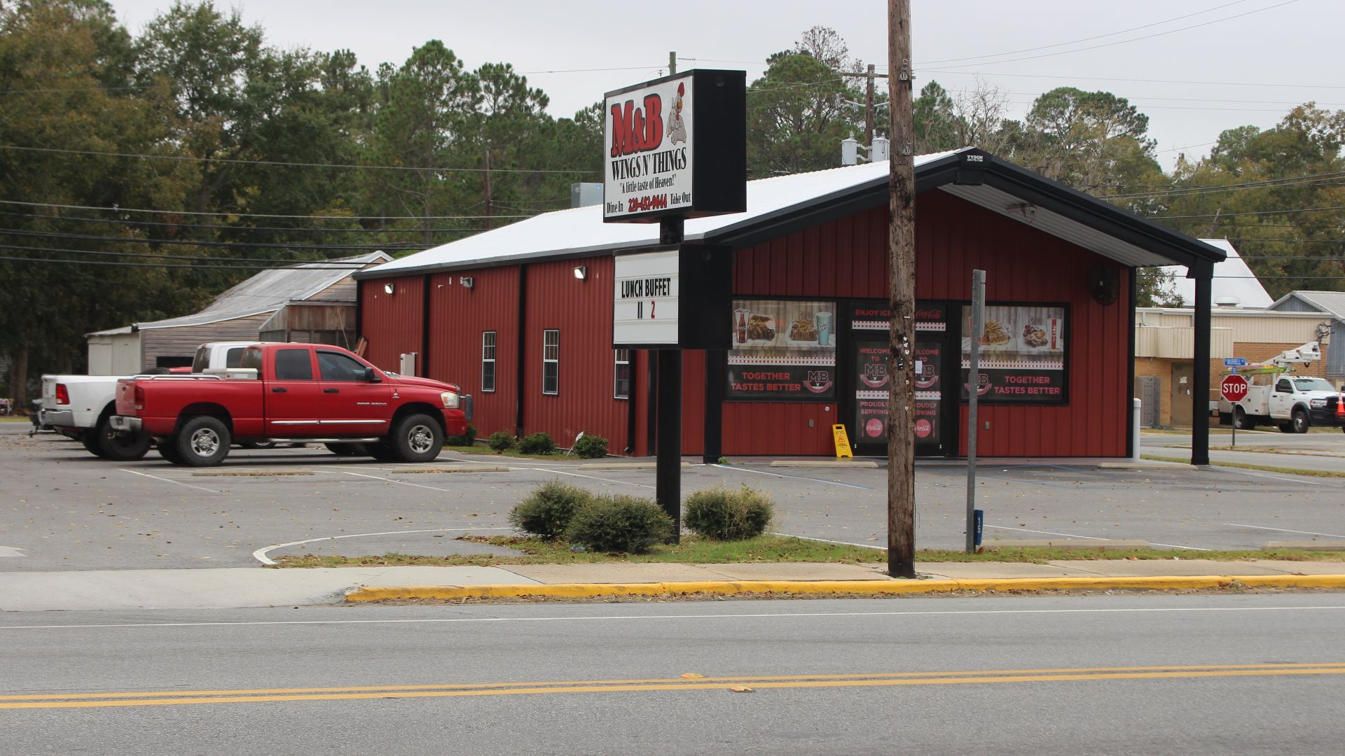 File:M&B Wings N' Things, Lakeland.jpg