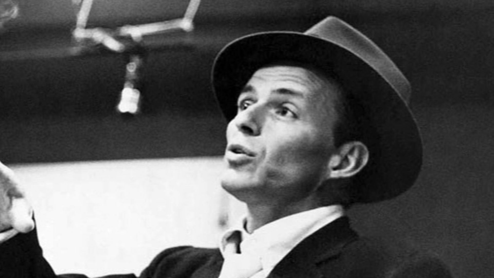 File:Frank Sinatra (circa 1955 in Capitol Studios).jpg