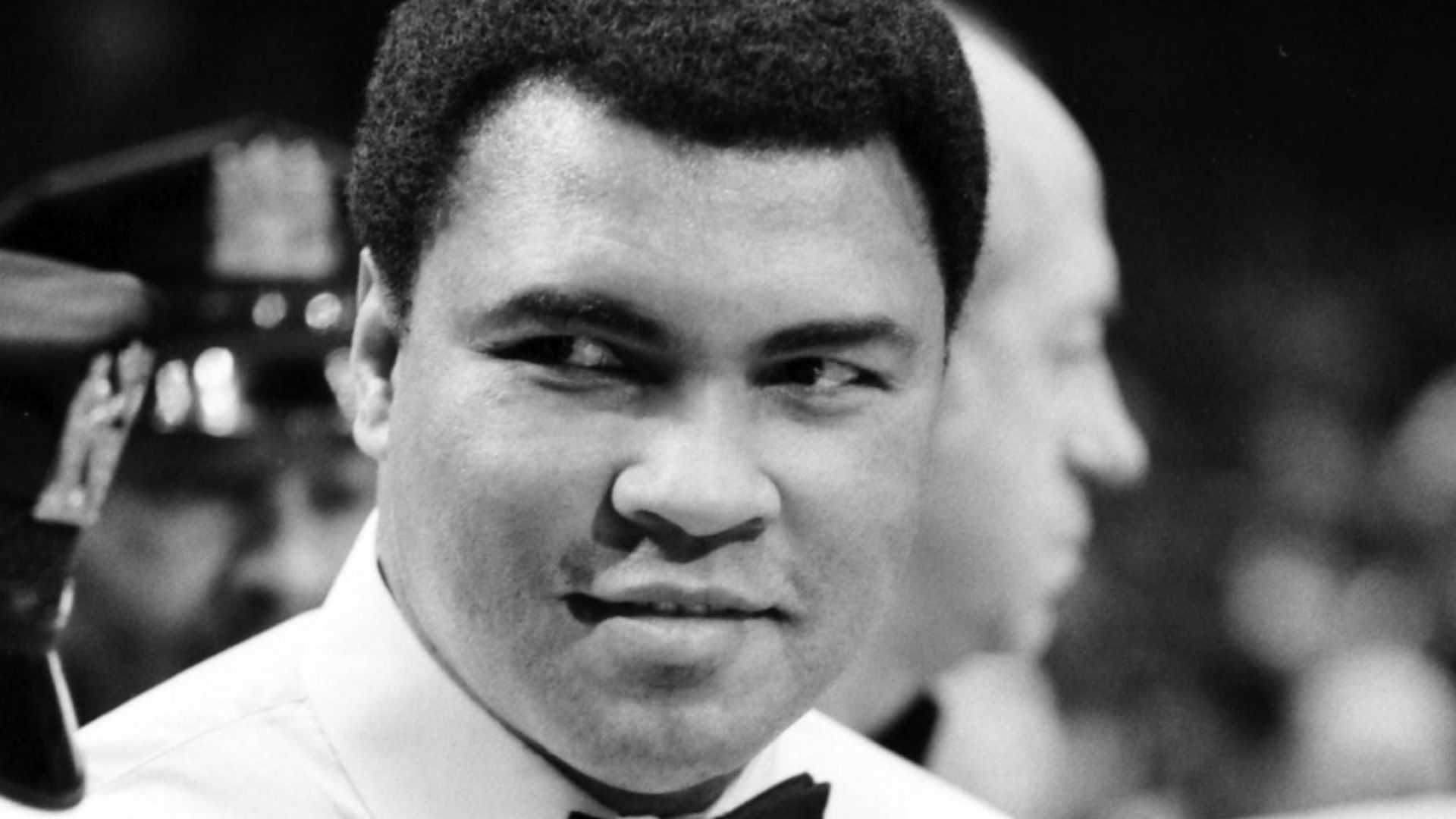 File:Muhammad Ali portrait at WrestleMania I.jpg