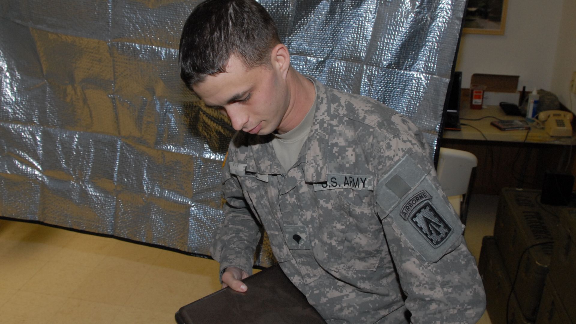 File:US Army 53607 Medic packs up.jpg