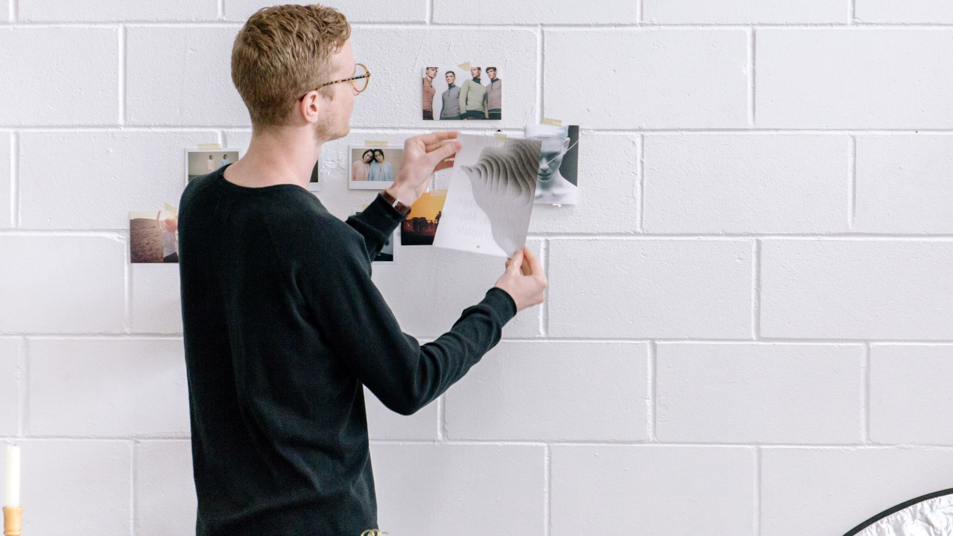 File:Hanging photos on a wall (Unsplash).jpg