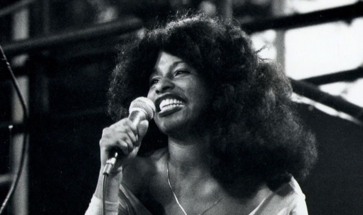 American singer. Chaka Khan performing on an outdoor stage, USA, circa 1975. 