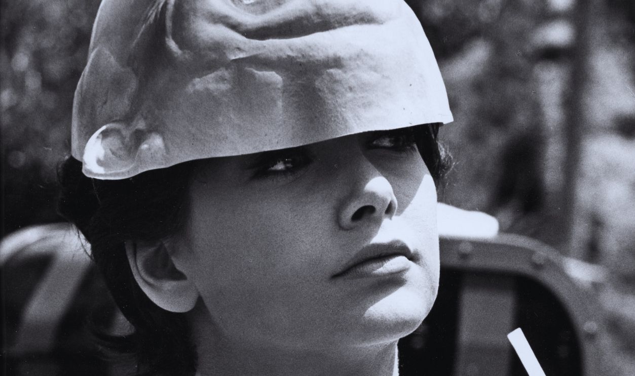 Gettyimages - 1466471748, Suzanne Pleshette With A Mask Over Head Actress Suzanne Pleshette portrait while filming