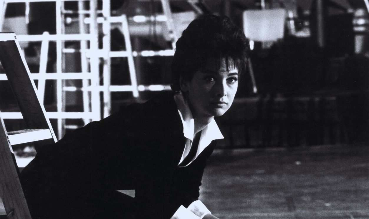 Gettyimages - 1492968940, Suzanne Pleshette With Music Score Actress Suzanne Pleshette seats at the set of the film '40 Pounds of Trouble' at California, 1962.