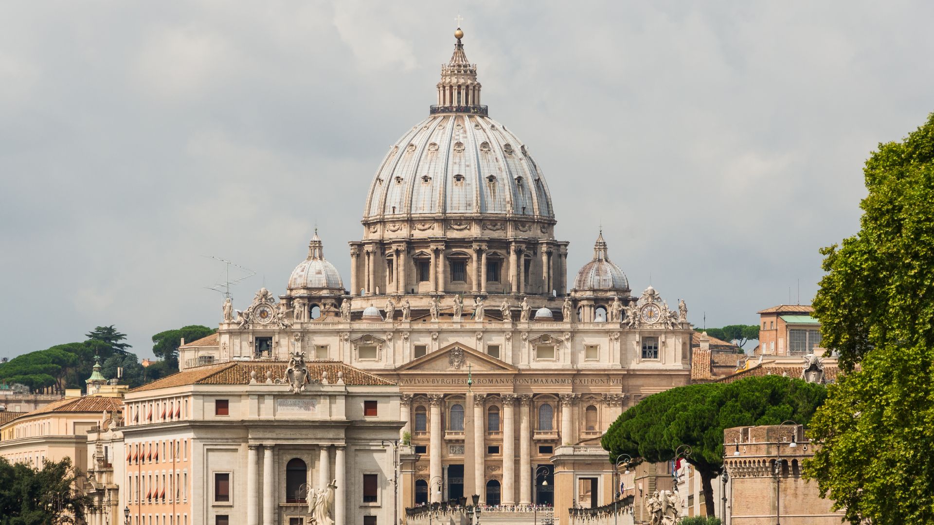 File:Saint Peter's Basilica facade, Rome, Italy.jpg
