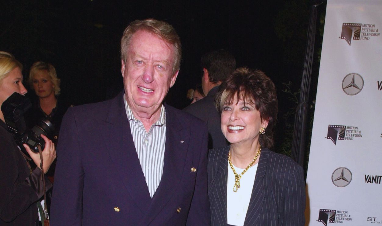 Gettyimages - 104838028, Kevin Spacey Party Tom Poston & Suzanne Pleshette during Kevin Spacey Party to the Residents of The Motion Picture & Television Fund's Retirement Community at Private House in Beverly Hills, California, United States.