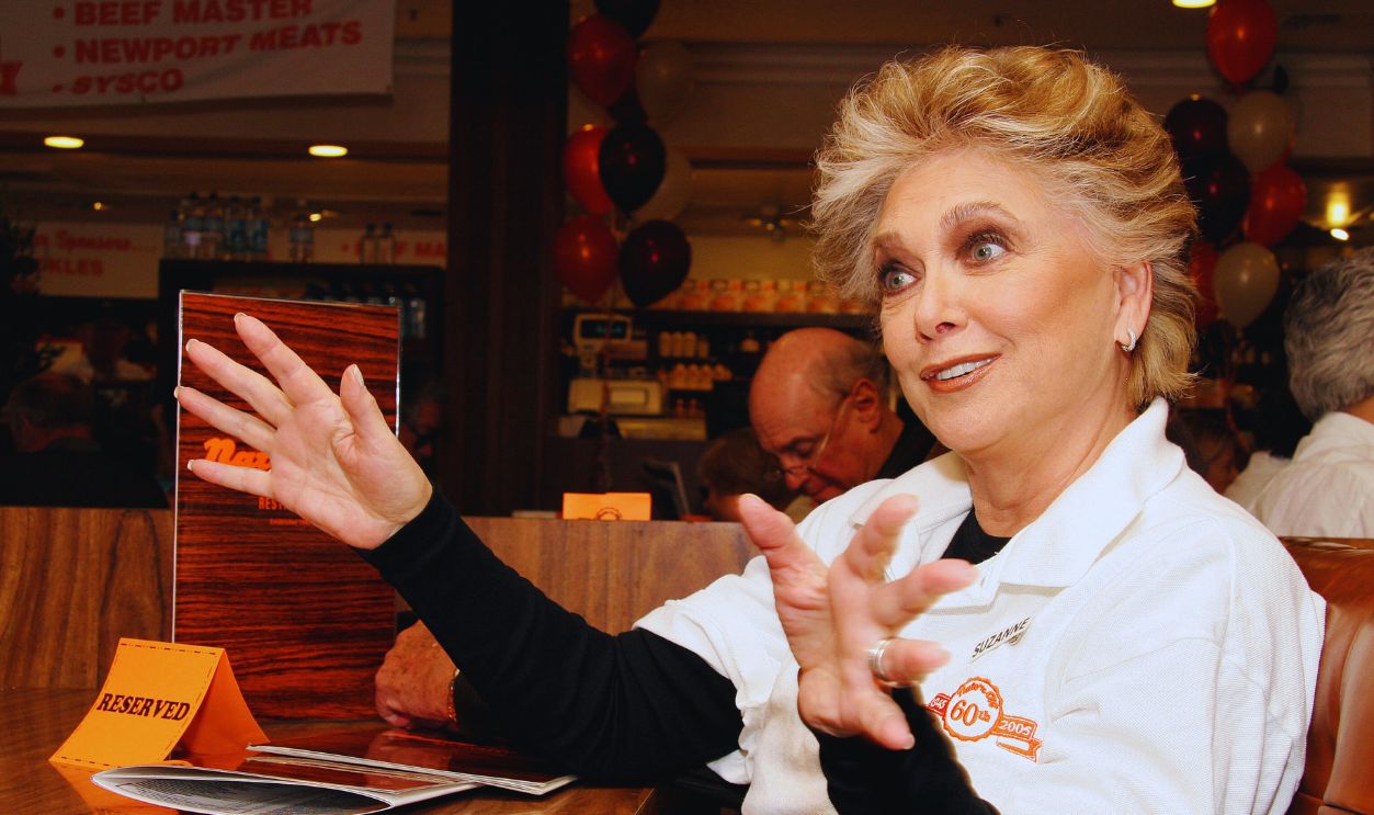 Gettyimages - 52975941, Famed Deli Nate 'N Al's 60th Anniversary BEVERLY HILLS, CA - MAY 24: Suzanne Pleshette attends a party celebrating the 60th anniversary of Nate 'N Al's deli on May 24, 2005 in Beverly Hills, California. 