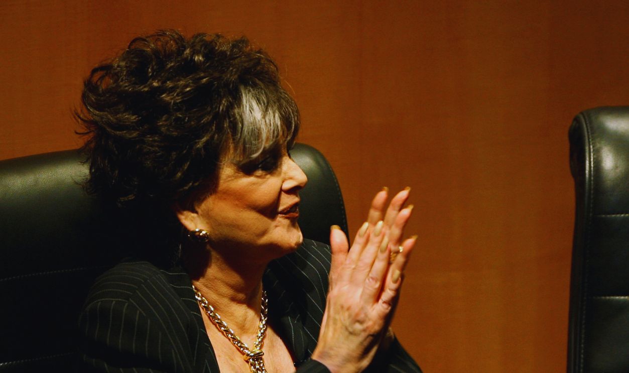 Gettyimages - 76541901, Paley Center For Media And TV Land Salutes The Bob Newhart Show LOS ANGELES, CA - SEPTEMBER 05: Actress Suzanne Pleshette speaks at the Paley Center for Media and TV Land salute of "The Bob Newhart Show" at the Paley Center for Media on September 5, 2007 in Los Angeles, California.