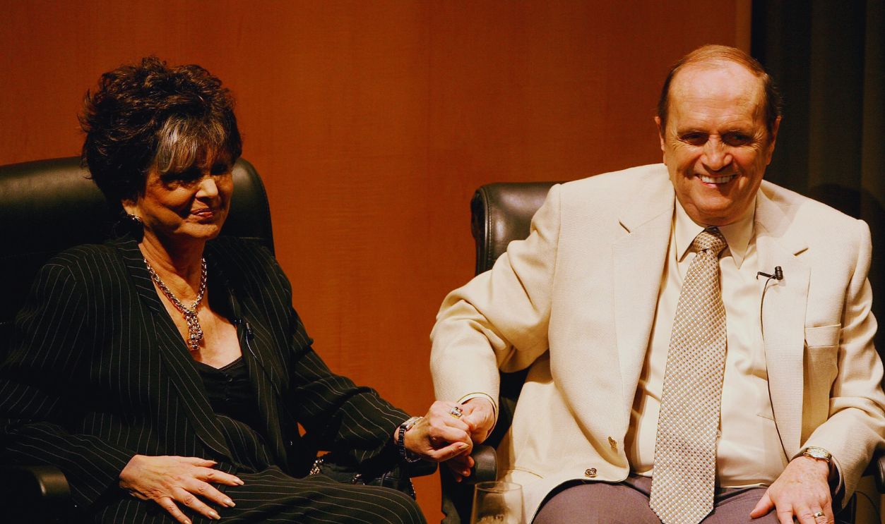 Gettyimages - 76541881, Paley Center For Media And TV Land Salutes The Bob Newhart Show LOS ANGELES, CA - SEPTEMBER 05: Actress Suzanne Pleshette (L) and actor Bob Newhart speak at the Paley Center for Media and TV Land salute of