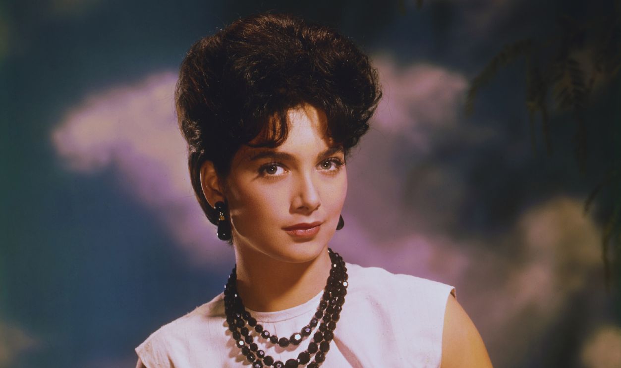 Gettyimages - 104869939, Suzanne Pleshette A portrait of American actress Suzanne Pleshette circa 1960.