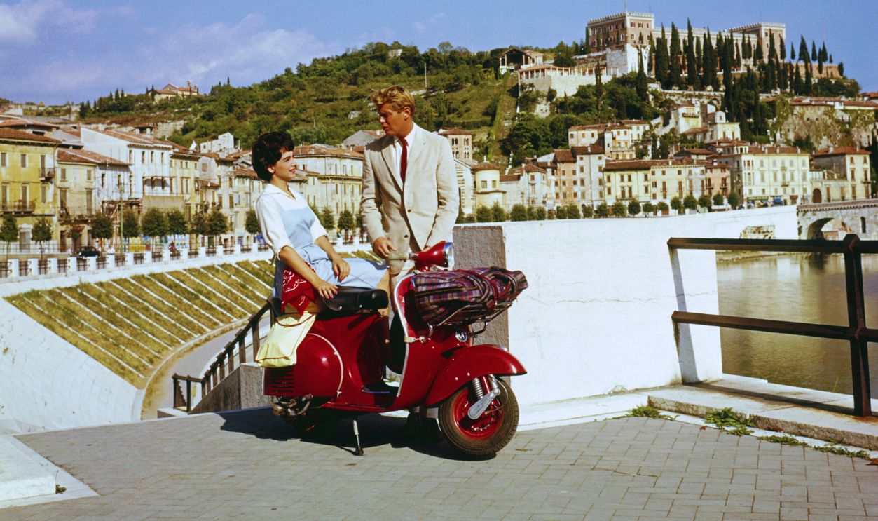 Gettyimages - 180972126, Rome Adventure American actors Troy Donahue (1936 - 2001), as Don Porter, and Suzanne Pleshette (1937 - 2008) as Prudence Bell, in a promotional still for 'Rome Adventure', (aka 'Lovers Must Learn'), directed by Delmer Daves, Italy, 1962. 