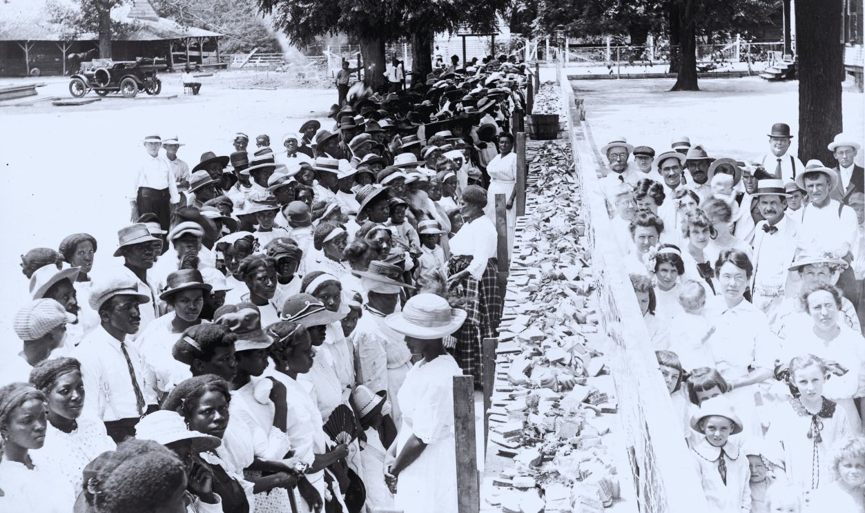 Gettyimages - 1163002756, FM Gay's Plantation View of crowds at an annual barbecue given on the plantation of FM Gay, Alabama, 1930s. The crowds are segregated.