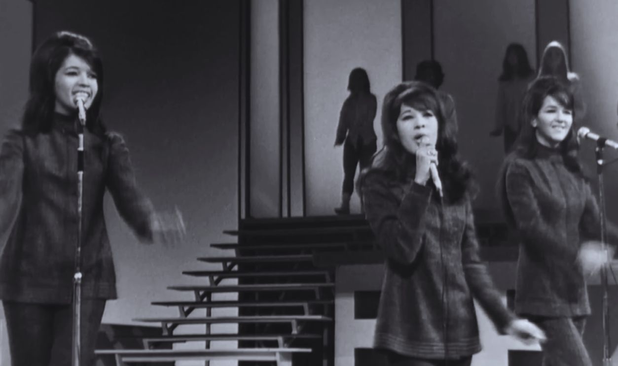  Screenshot from The Ronettes – Be My Baby (1963)