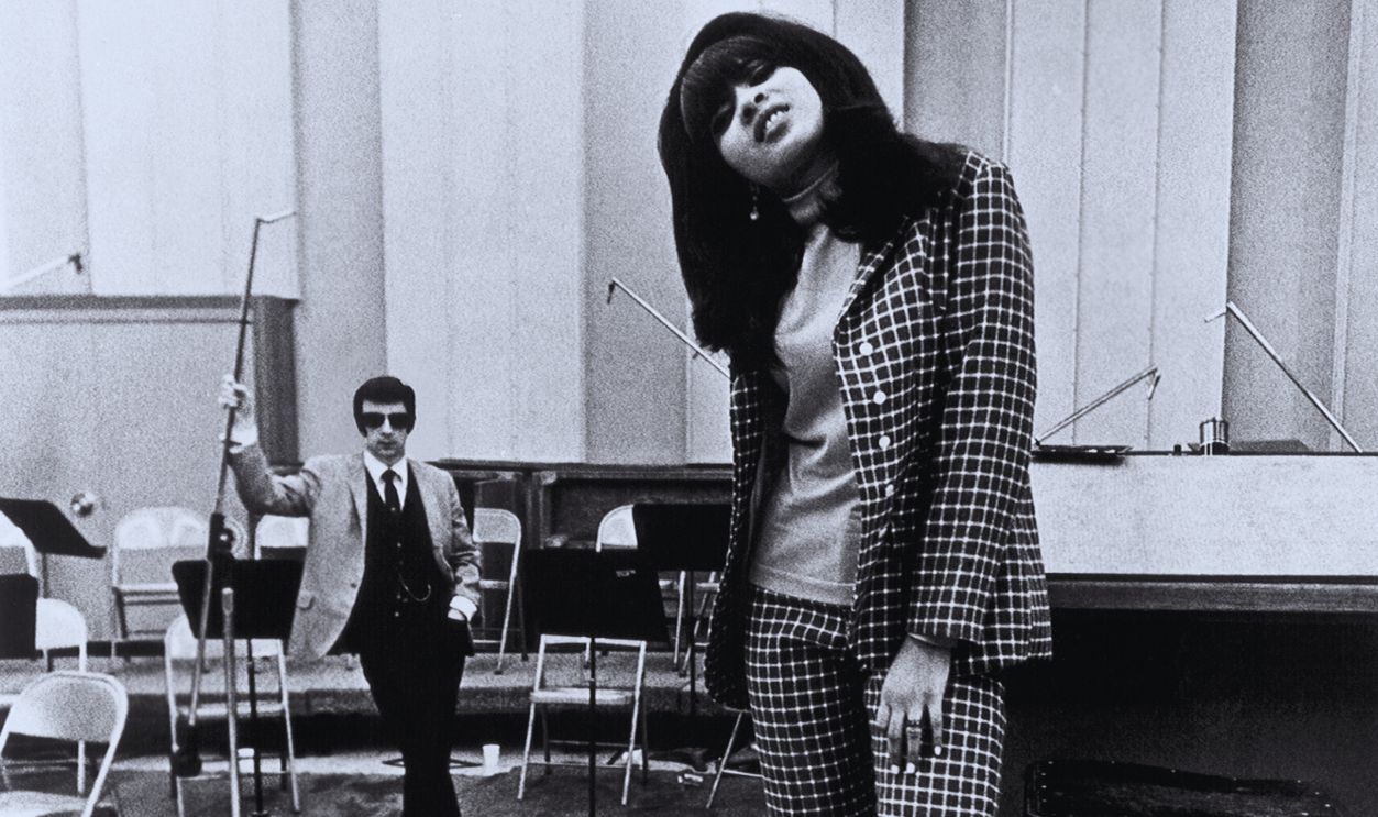 Gettyimages - 74296636, Ronnie & Phil Spector