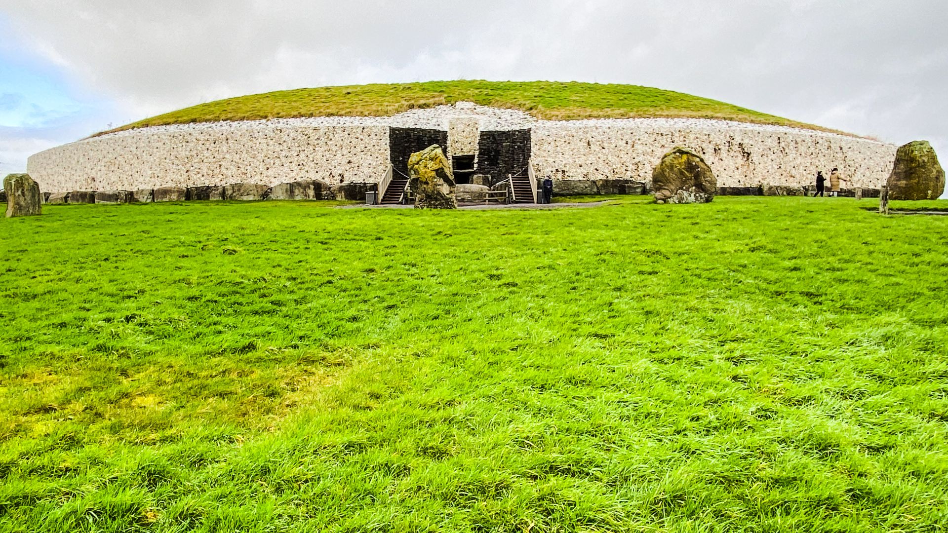 File:County Meath - Newgrange - 20220213131626.jpg