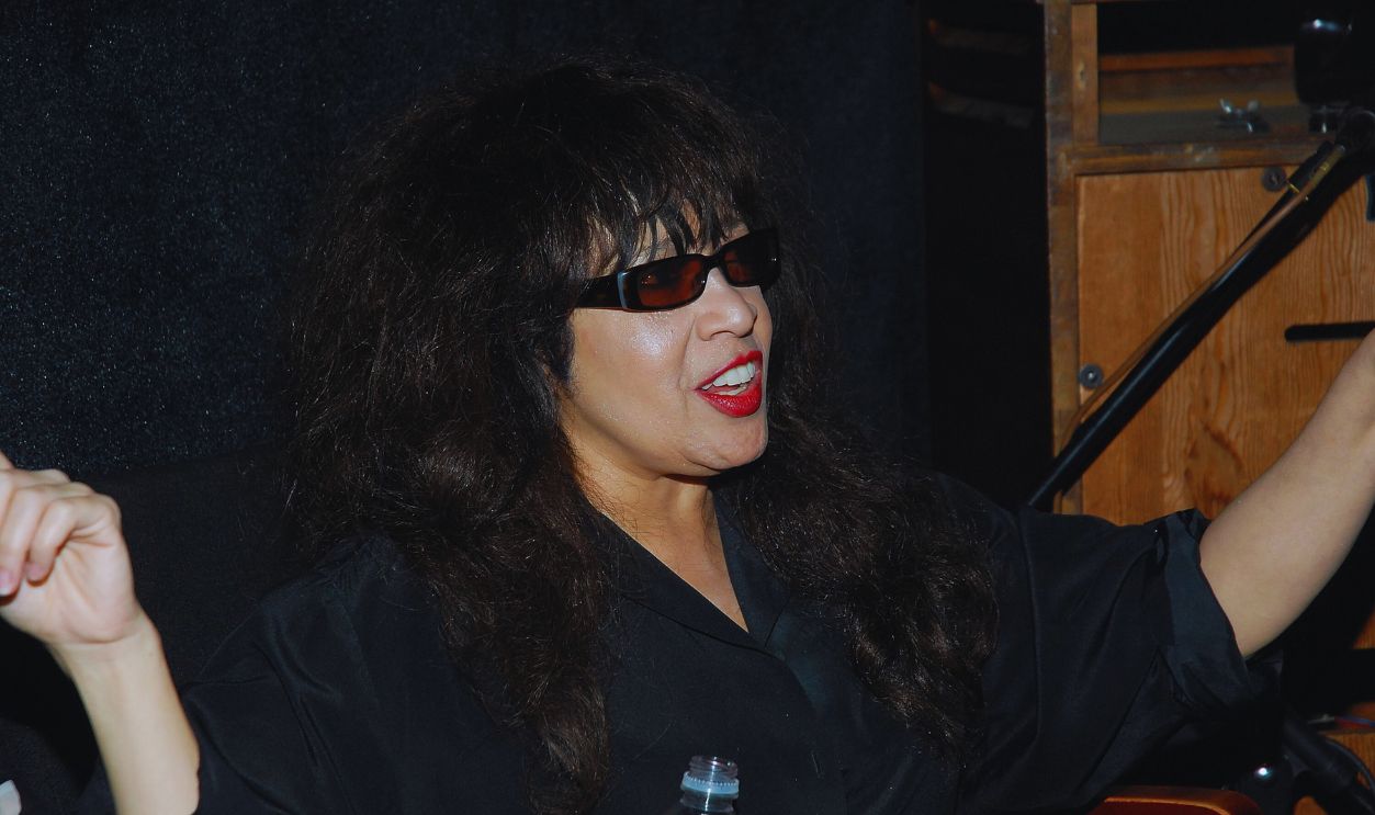 Gettyimages - 76432369, 2007 Rock ?n? Roll Fantasy Camp - Day 1 NEW YORK - AUGUST 30: Ronnie Spector one of the special guests at the 2007 Rock n Roll Fantasy Camp at Montana Studios on August 30, 2007 in New York City