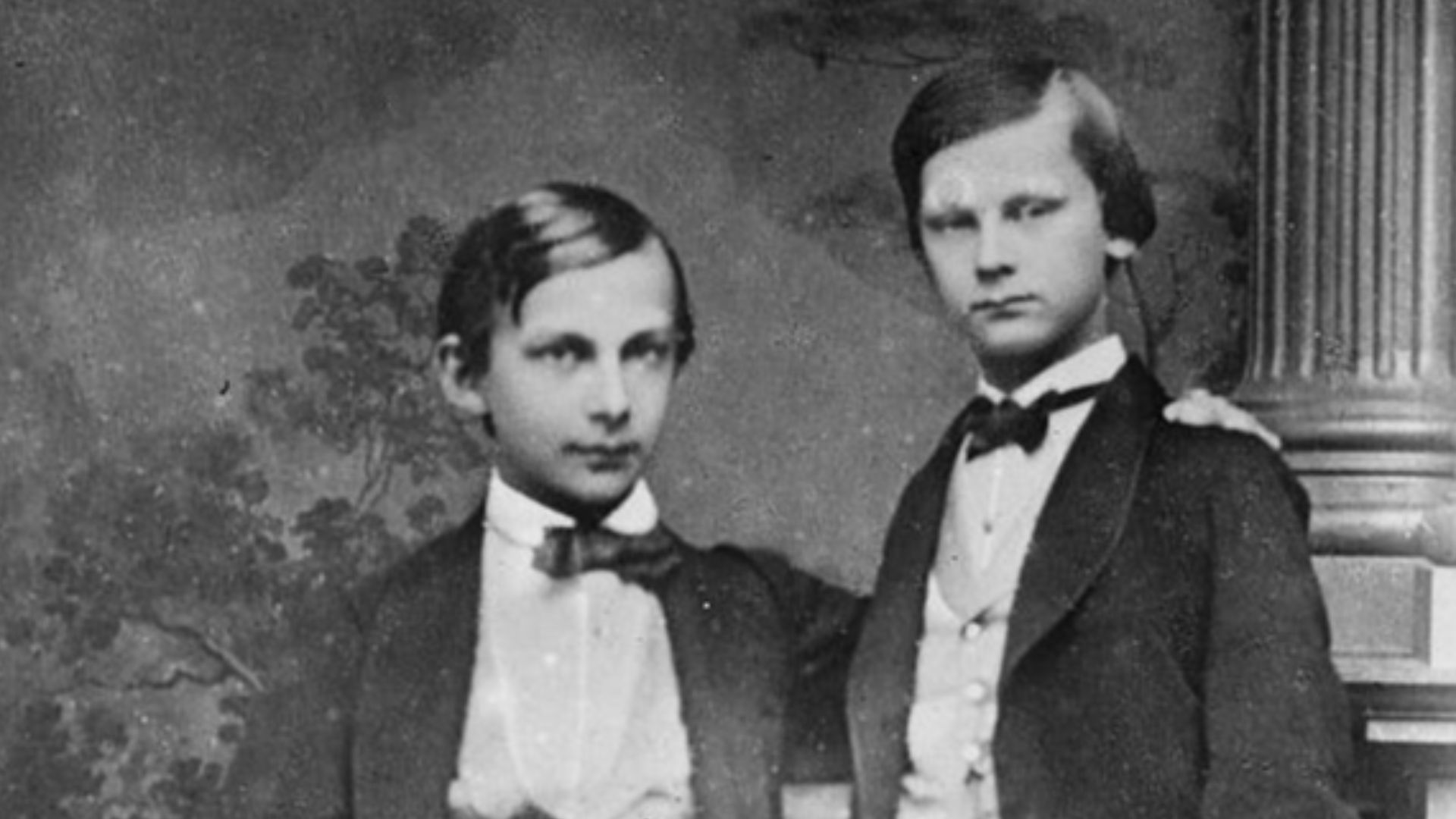 File:Ludwig and younger brother Otto.jpg