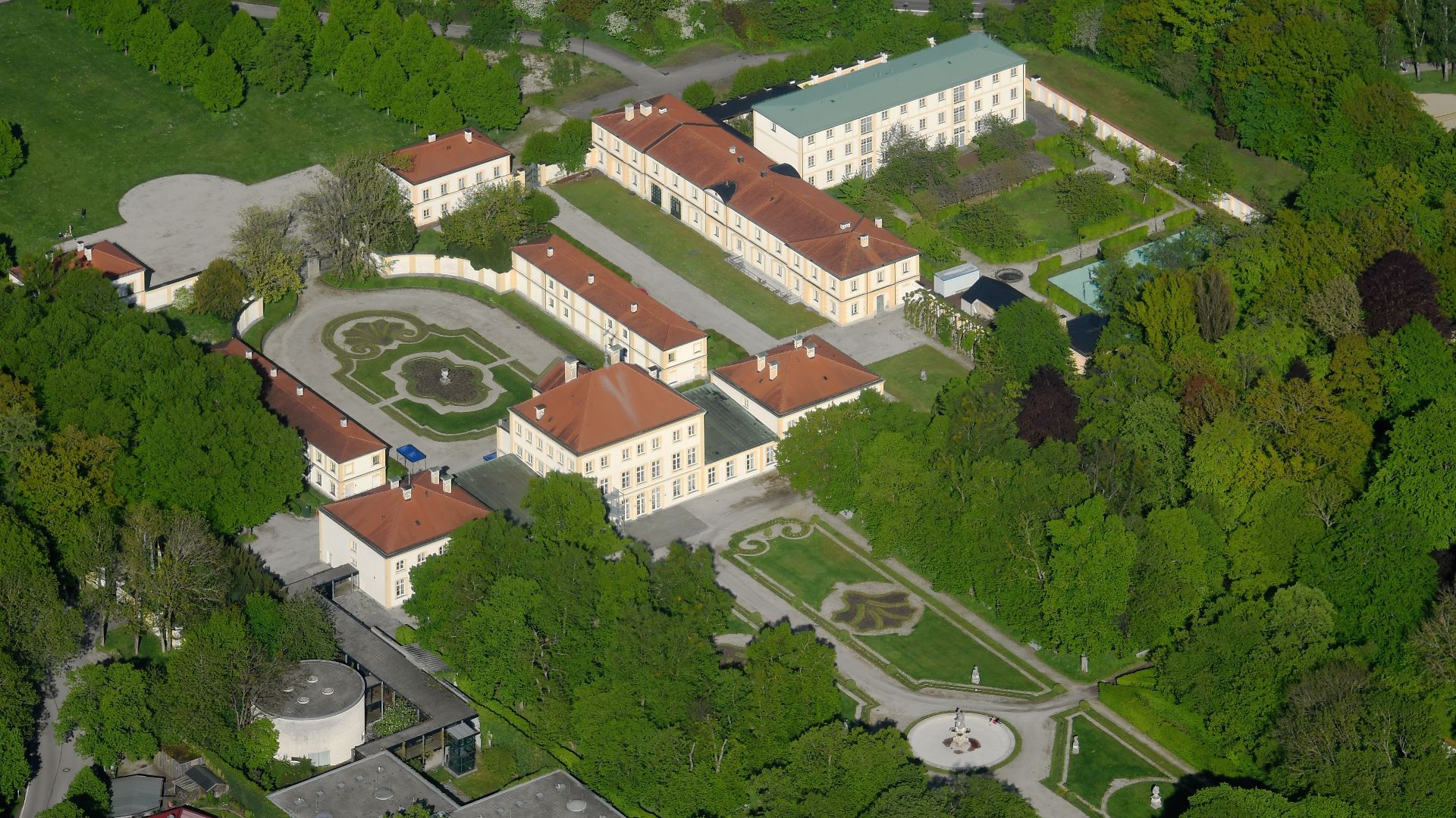 File:Aerial image of the Fürstenried Palace (view from the west).jpg
