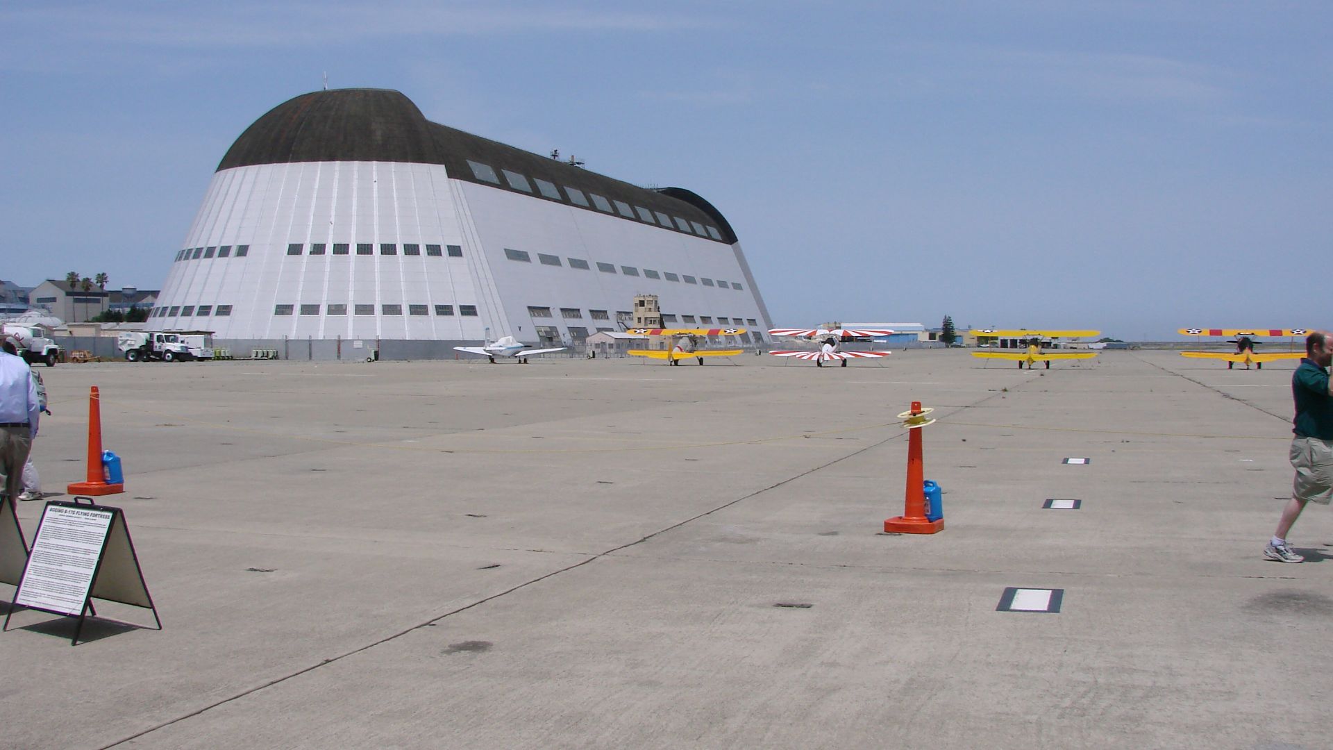 File:Moffett Field Hangar 1.JPG