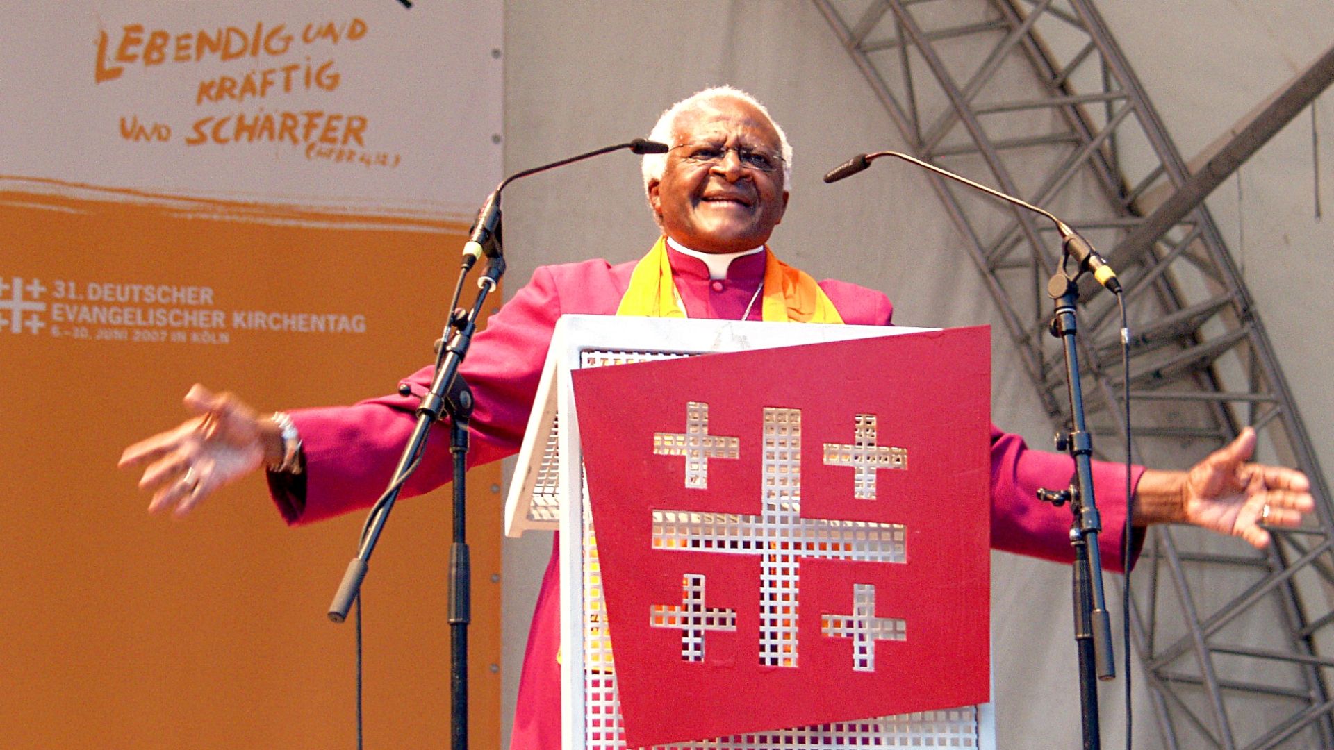 File:Desmond Tutu - Kirchentag Cologne 2007 (7137).jpg
