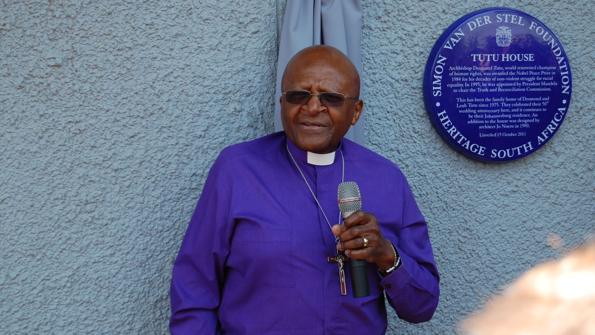 File:Archbishop Desmond Tutu outside Tuto House, Soweto (6259997577).jpg