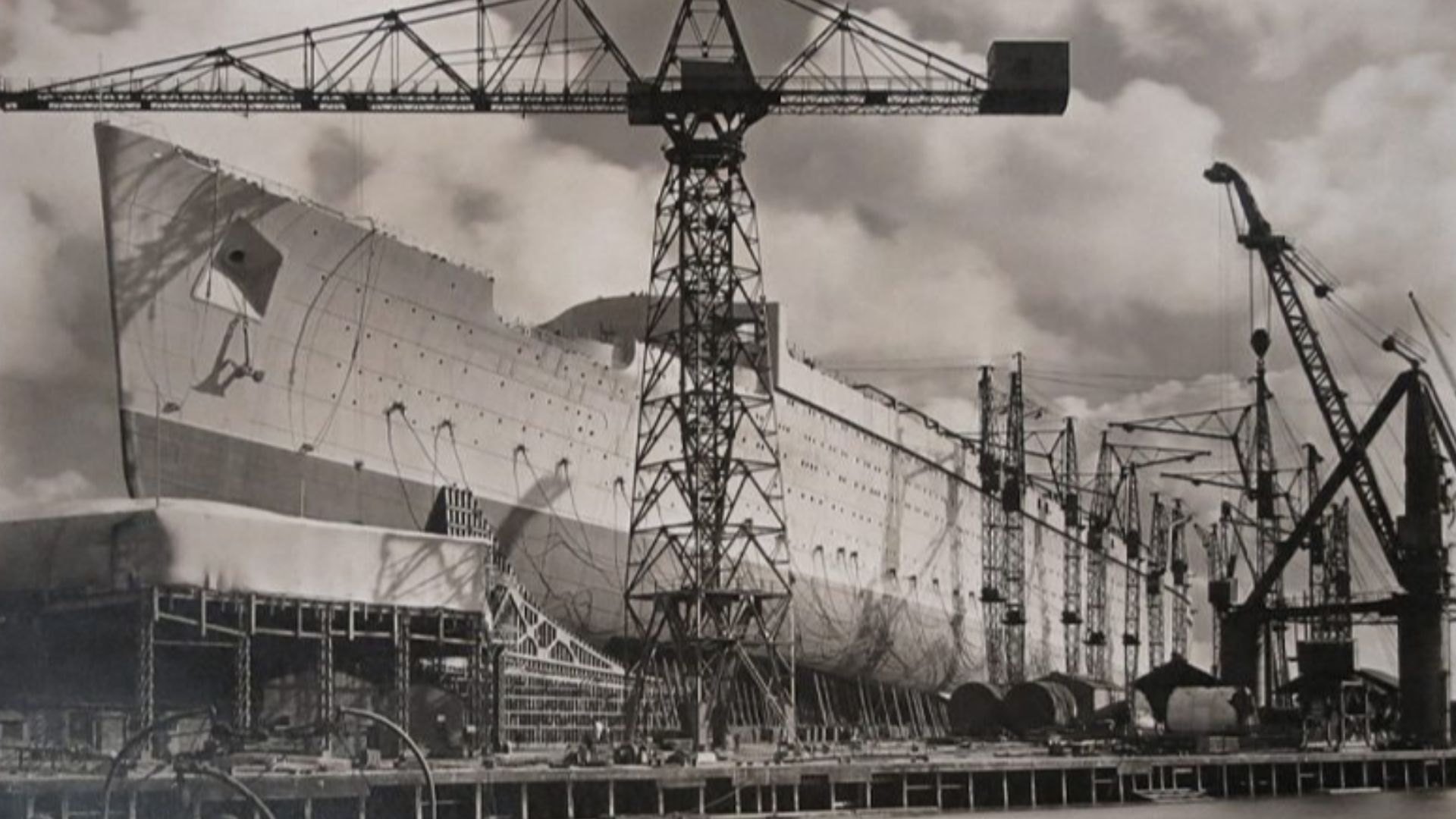 File:Queen Mary Construction.jpg