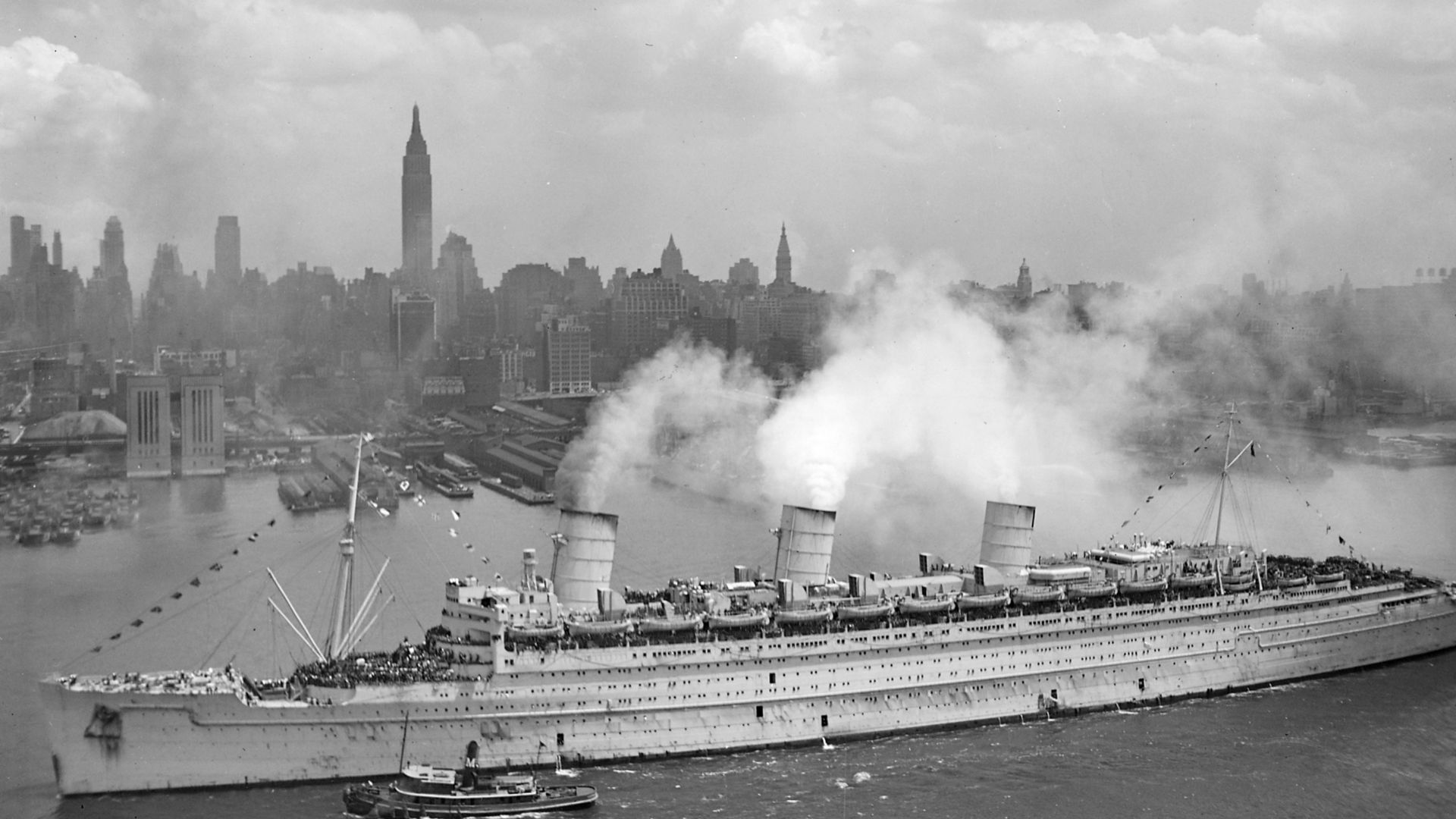 File:RMS Queen Mary 20Jun1945 NewYork.jpeg