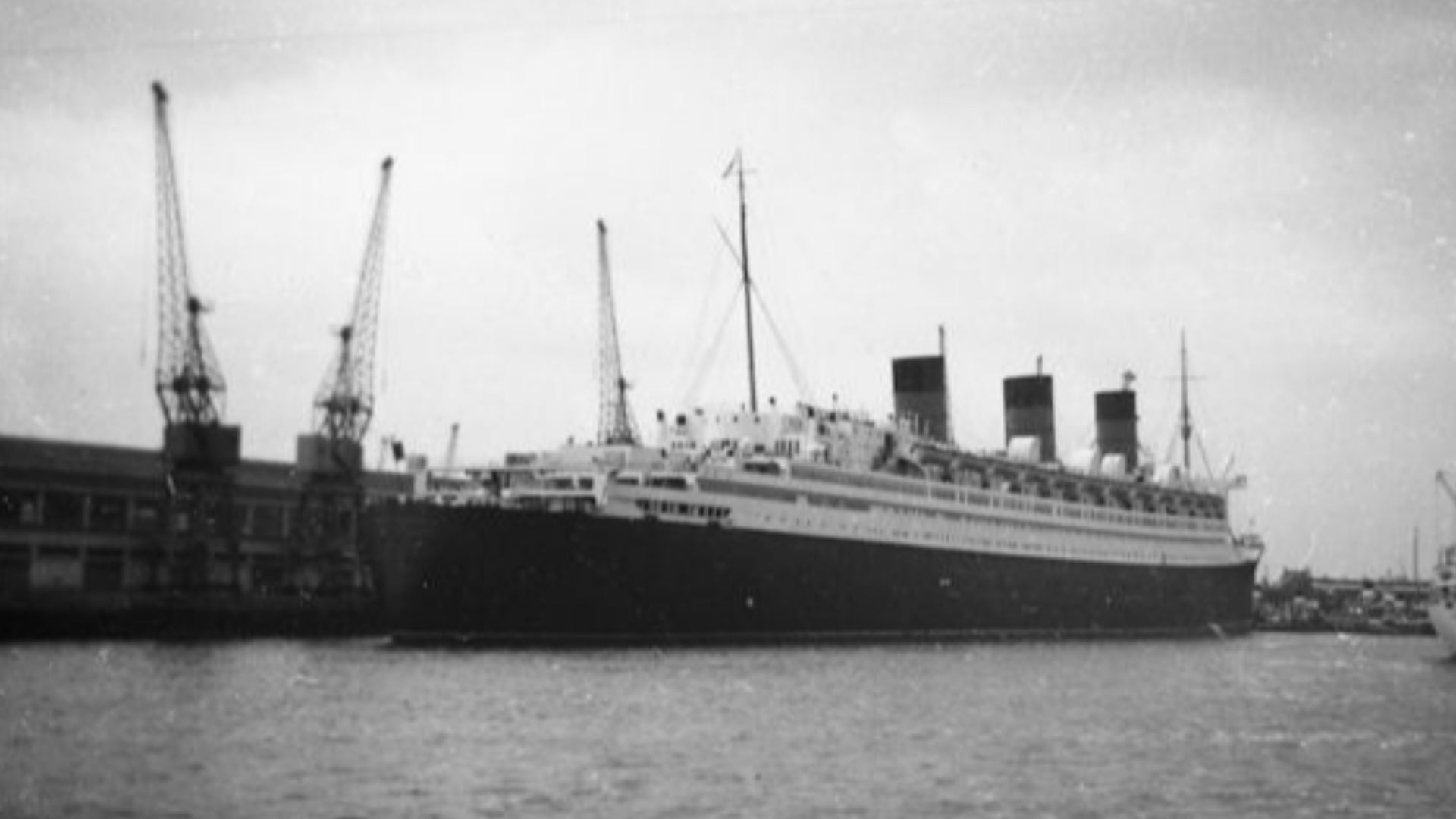 File:RMS Queen Mary tied up in the old Ocean Terminal, Southampton-geograph-2464619.jpg