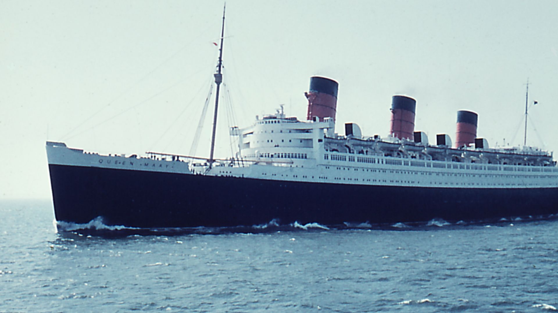 File:RMS Queen Mary 1 westward bound on the North Sea - 1959.png