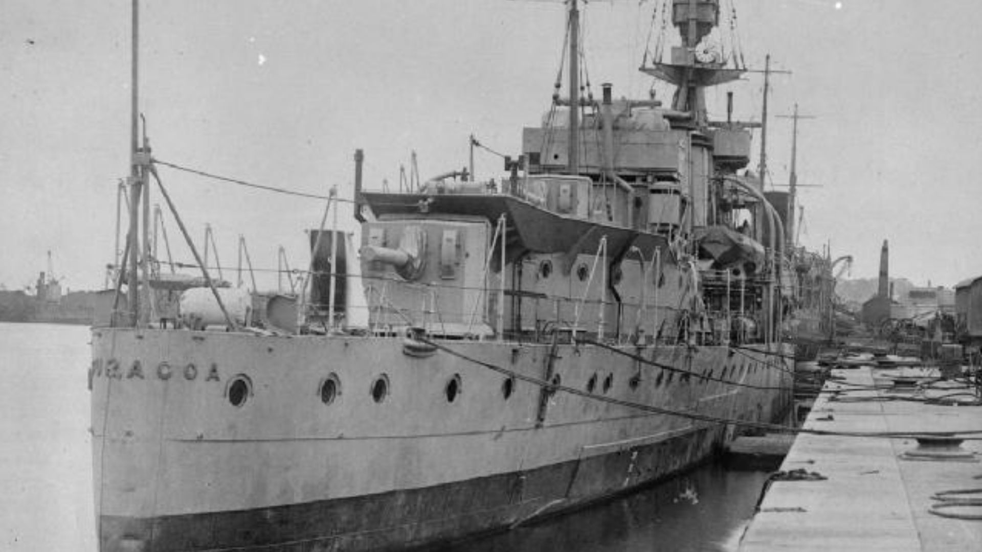 File:HMS Curacoa stern view 1918 IWM FL 5370.jpg