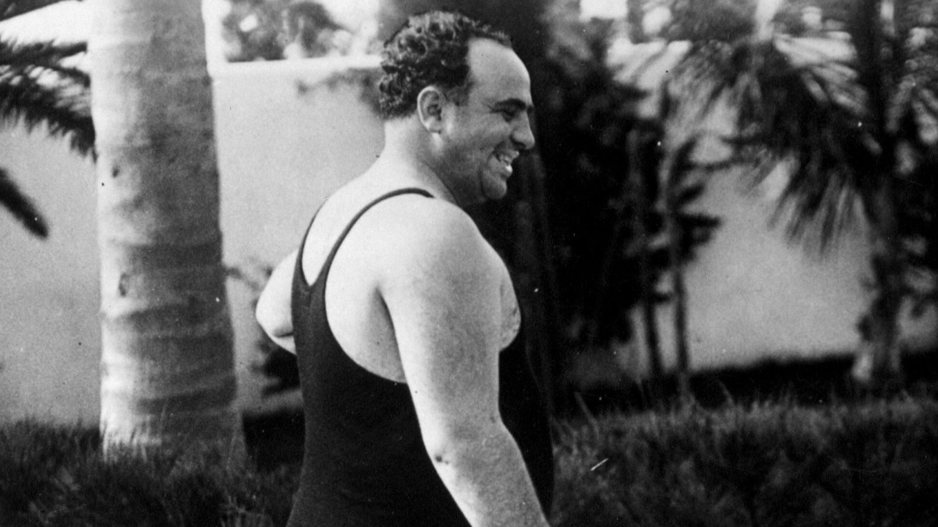 File:Al Capone (1899-1947) maffia-gangster in badkostuum, SFA001005176.jpg
