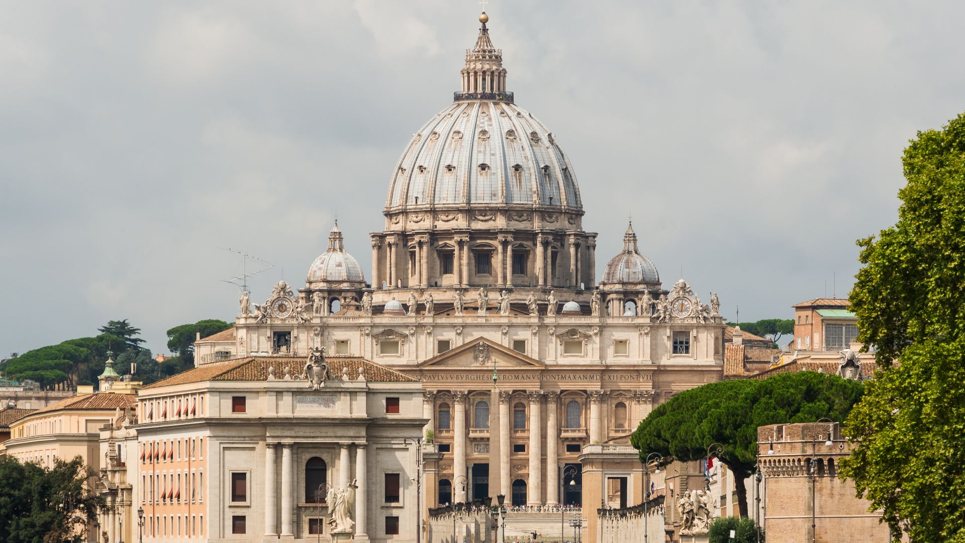 File:Saint Peter's Basilica facade, Rome, Italy.jpg
