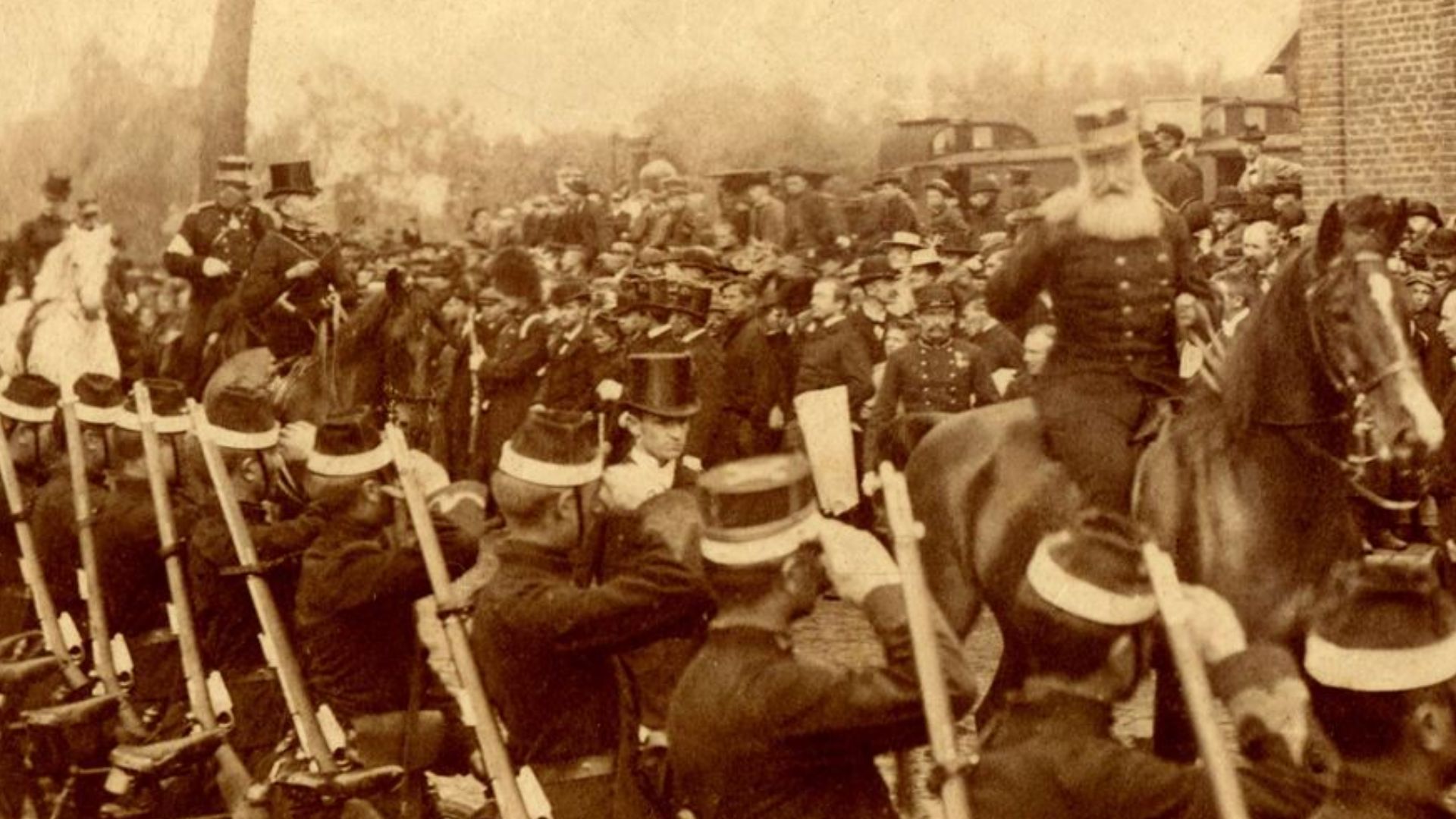 File:King Leopold II, Queen Marie Henriette and at the back Princess Clémentine.jpg