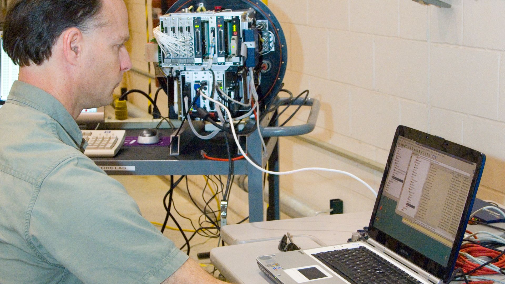 File:NASA Ames engineer Ted Hildum checks out the thermal-infrared scanner computer before it is loaded on NASA's Ikhana unmanned aircraft (ED07-0243-03).jpg