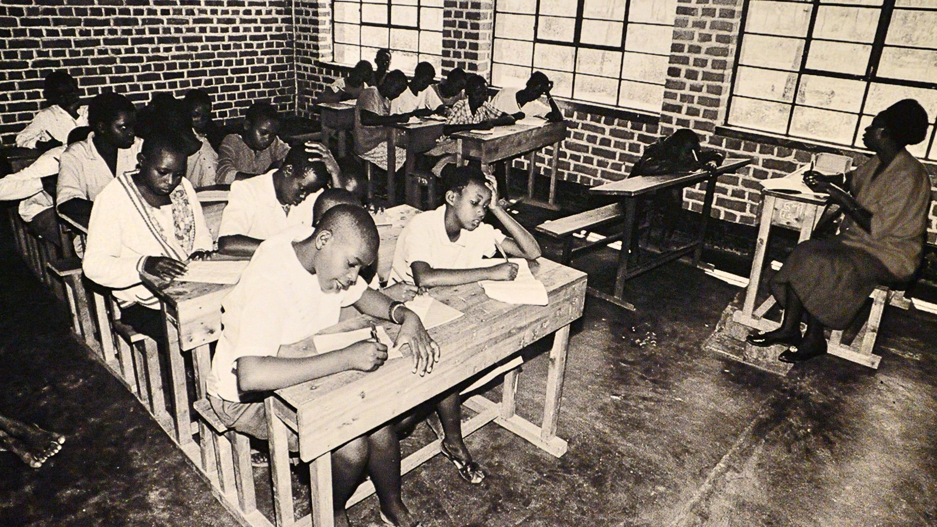 File:Photography at the Genocide Memorial´s exhibition.jpg