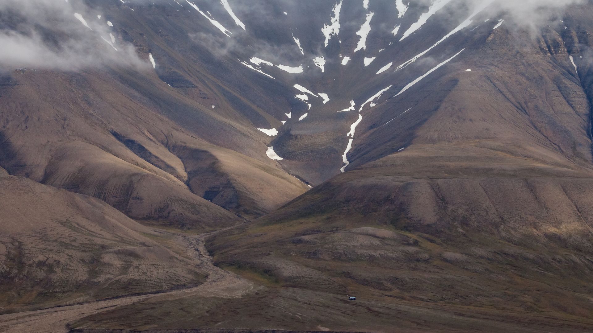 File:Tundra at Adventfjord, Svalbard.jpg