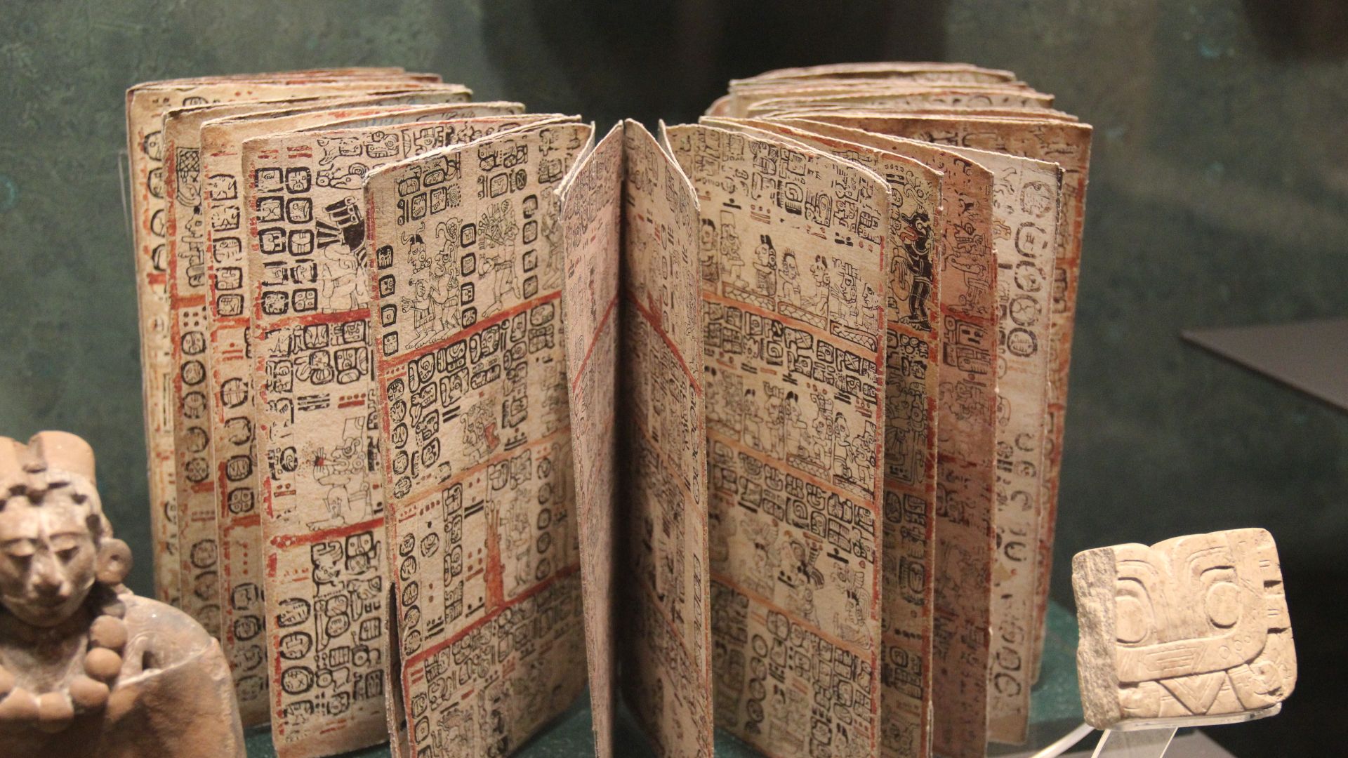 File:Classic Maya Codex, Replica (9757144606).jpg
