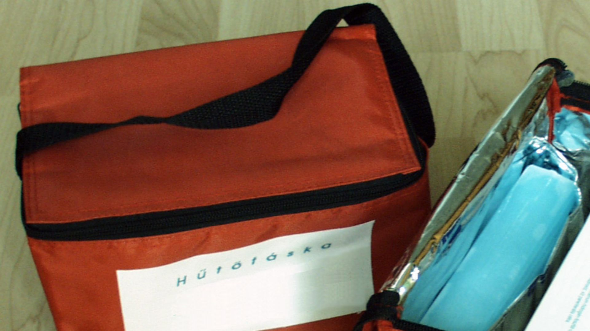 File:Risperidon cooler box (according to hungarian medicine advertisement law).jpg