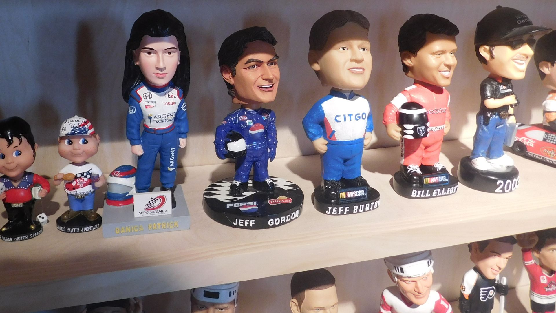 File:National Bobblehead Hall of Fame (24708335019).jpg