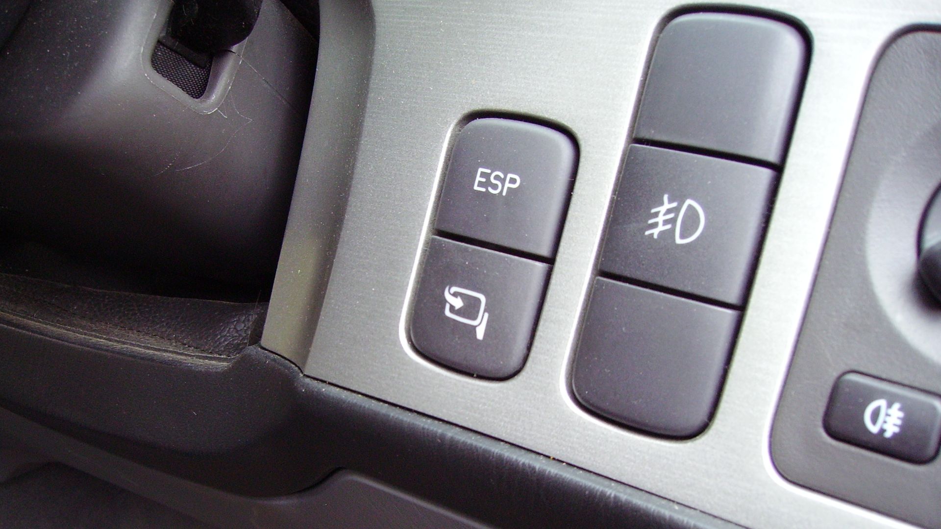 File:Mirror retractor switch.JPG