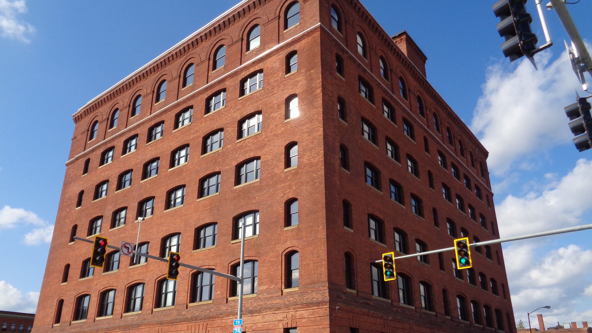 File:The Standard Lofts Apartment Building in Downtown Toledo, Ohio, September 2019.jpg