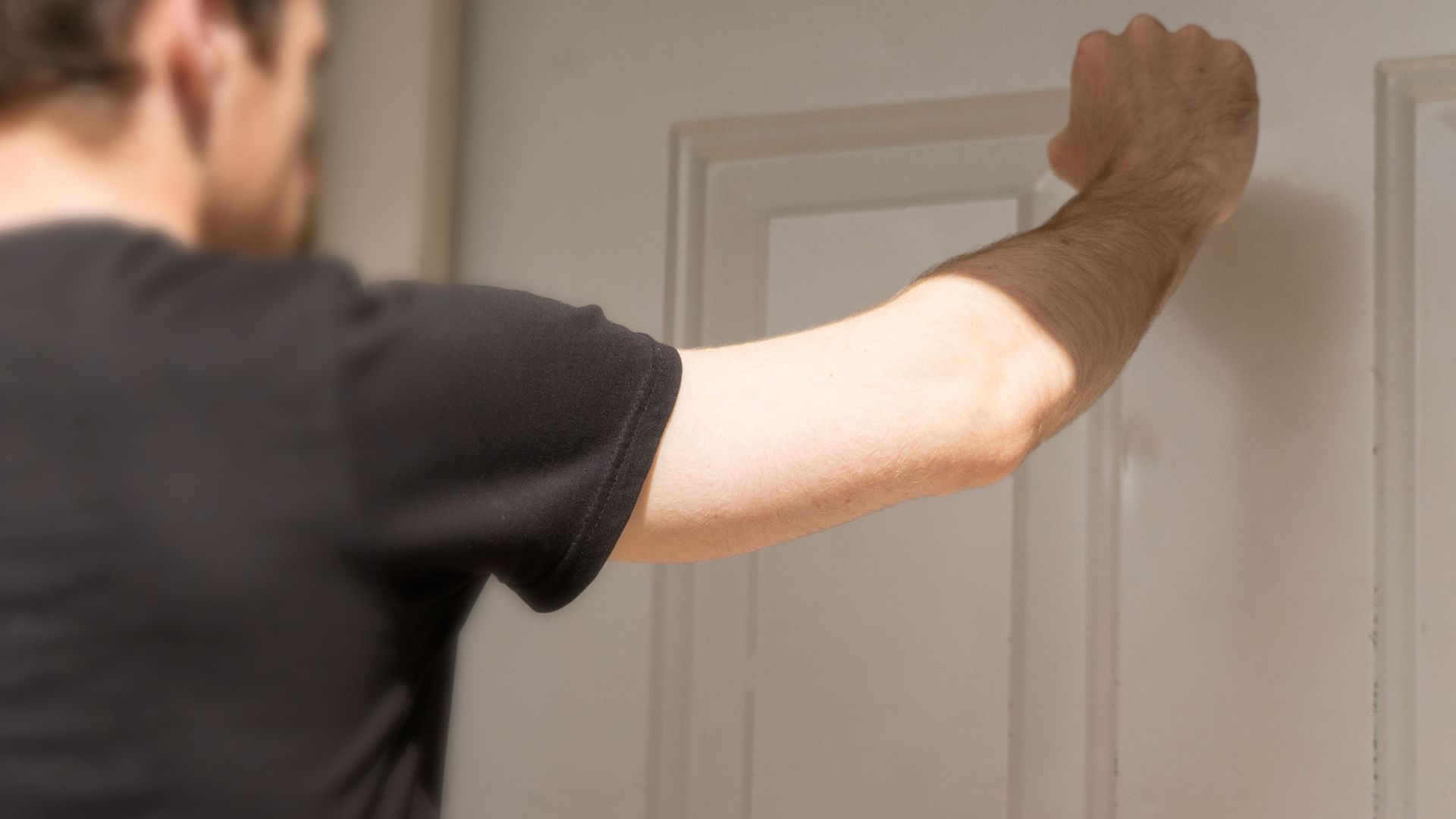 File:A Delivery Driver Knocking on a Door to Deliver Packages.jpg