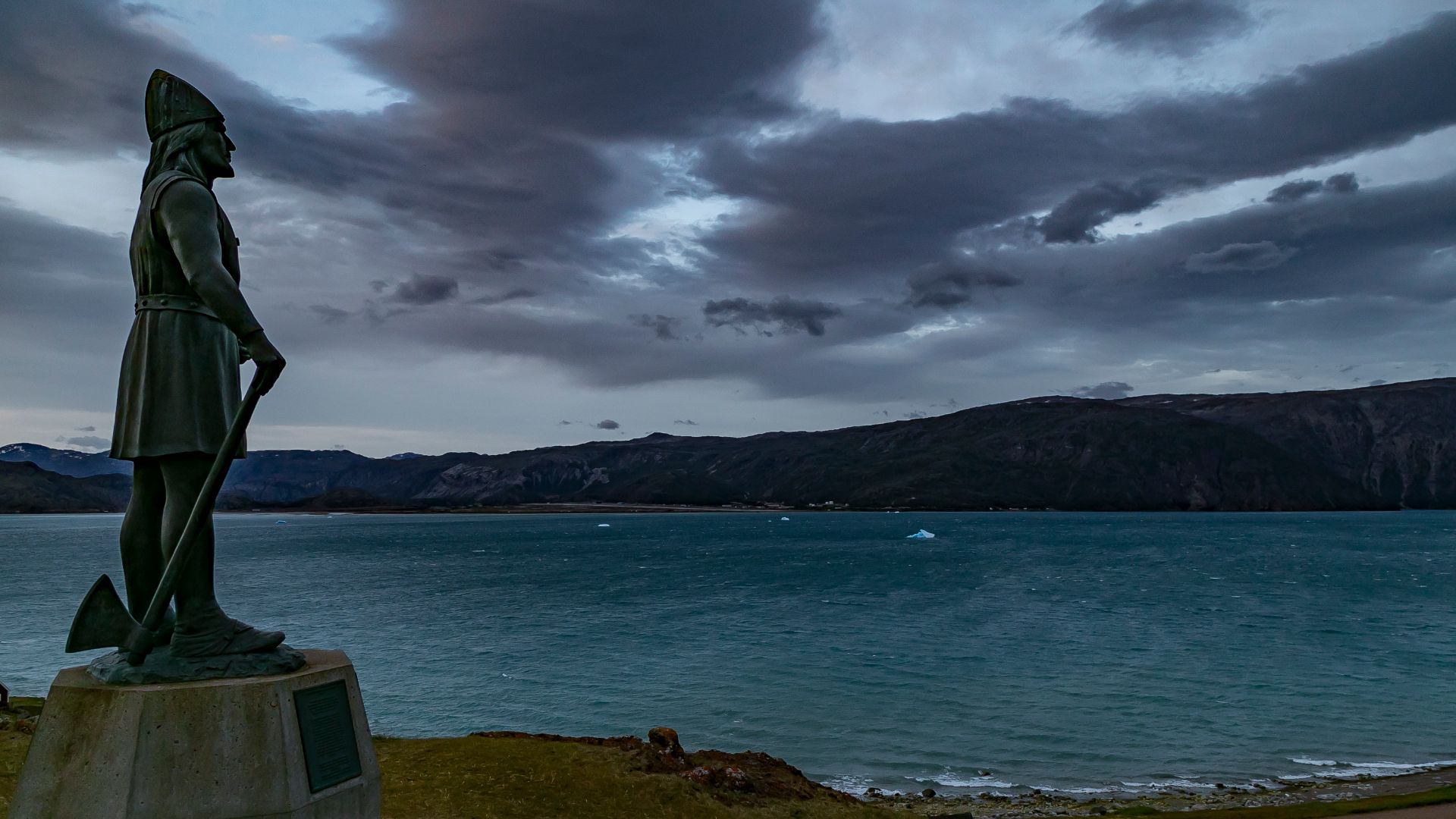 File:Leif Eriksson statue (Qassiarsuk).jpg