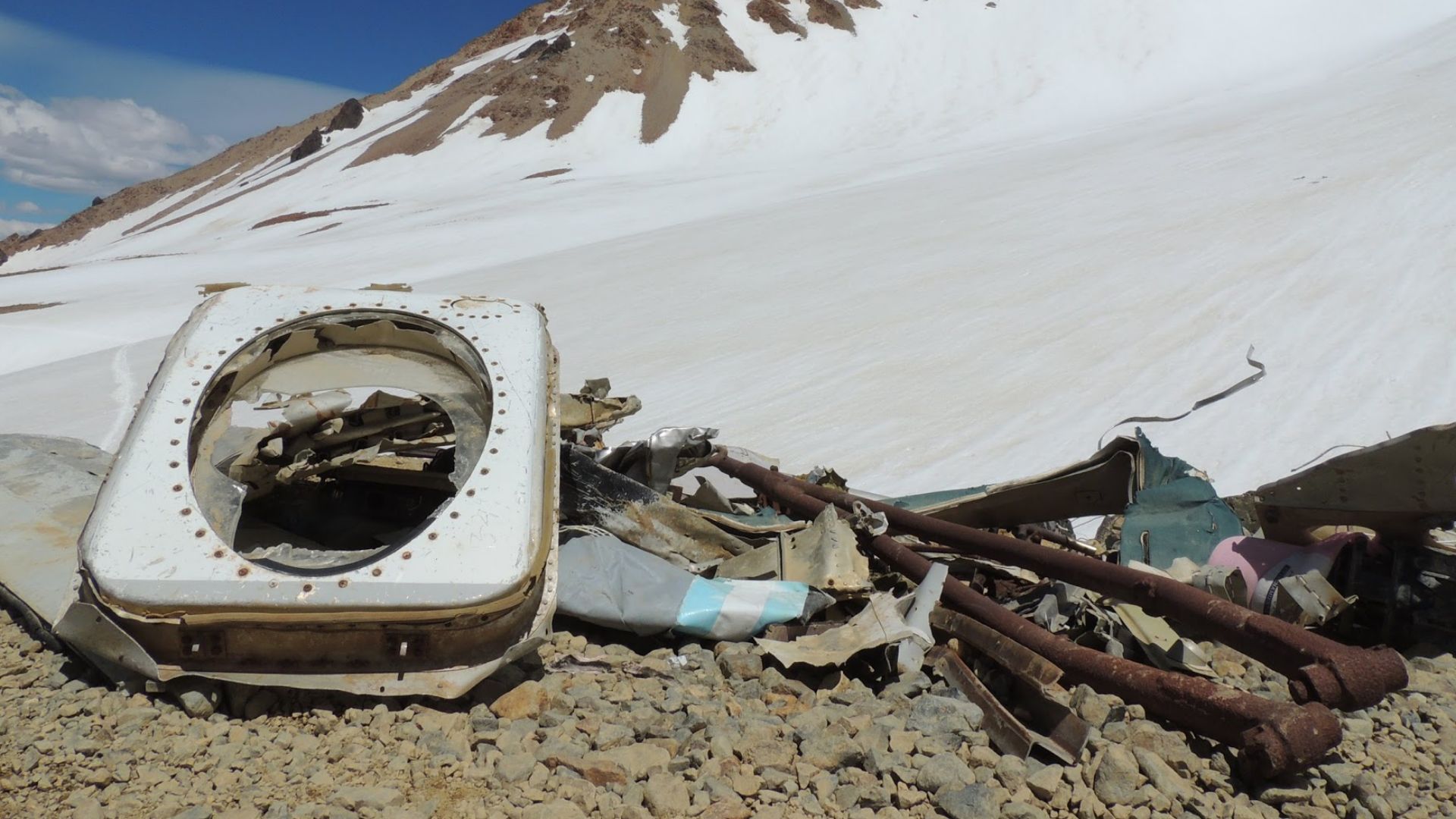 File:Restos del vuelo 571.jpg