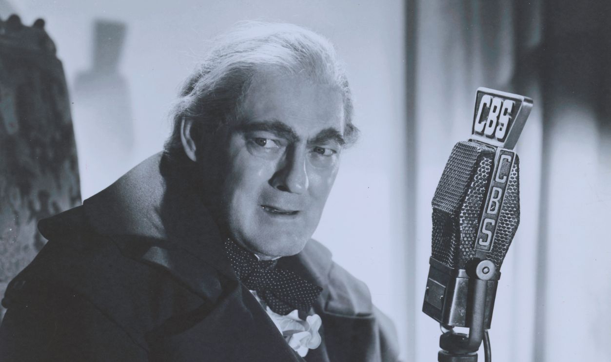 Gettyimages - 516560956, Lionel Barrymoore at CBS Microphone Lionel Barrymore (1878-1954), one of the most important character actors in the early 20th century.