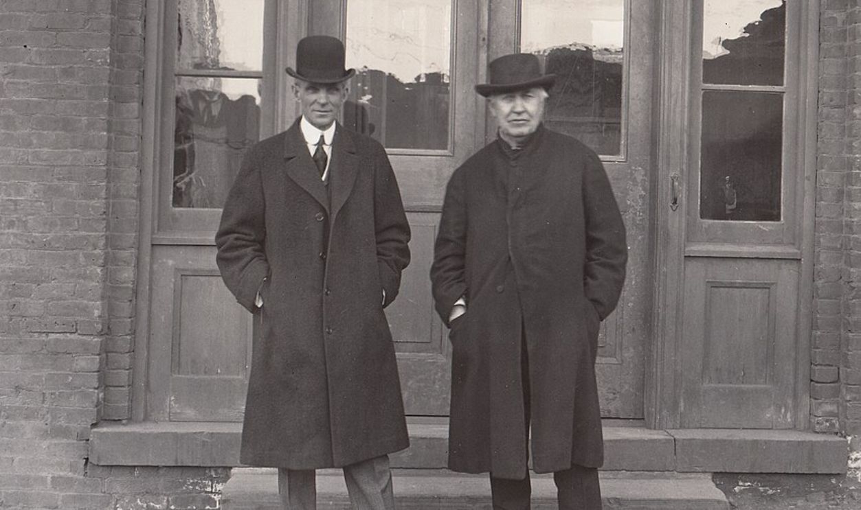  Henry Ford and Thomas Edison