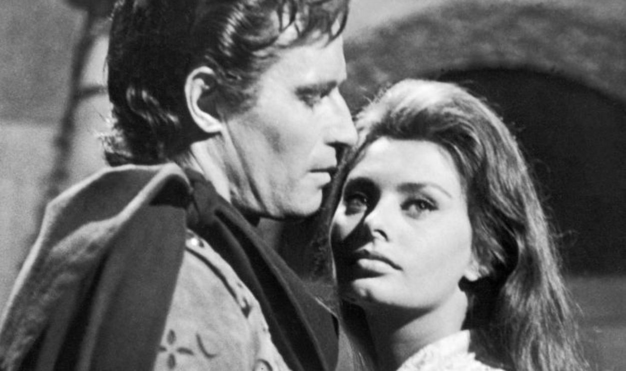 SPAIN - NOVEMBER 21: The American actor Charlton HESTON and the Italian actress Sophia LOREN are playing Rodrigue (aka the Cid) and Chimene in Anthony MANN's film EL CID (