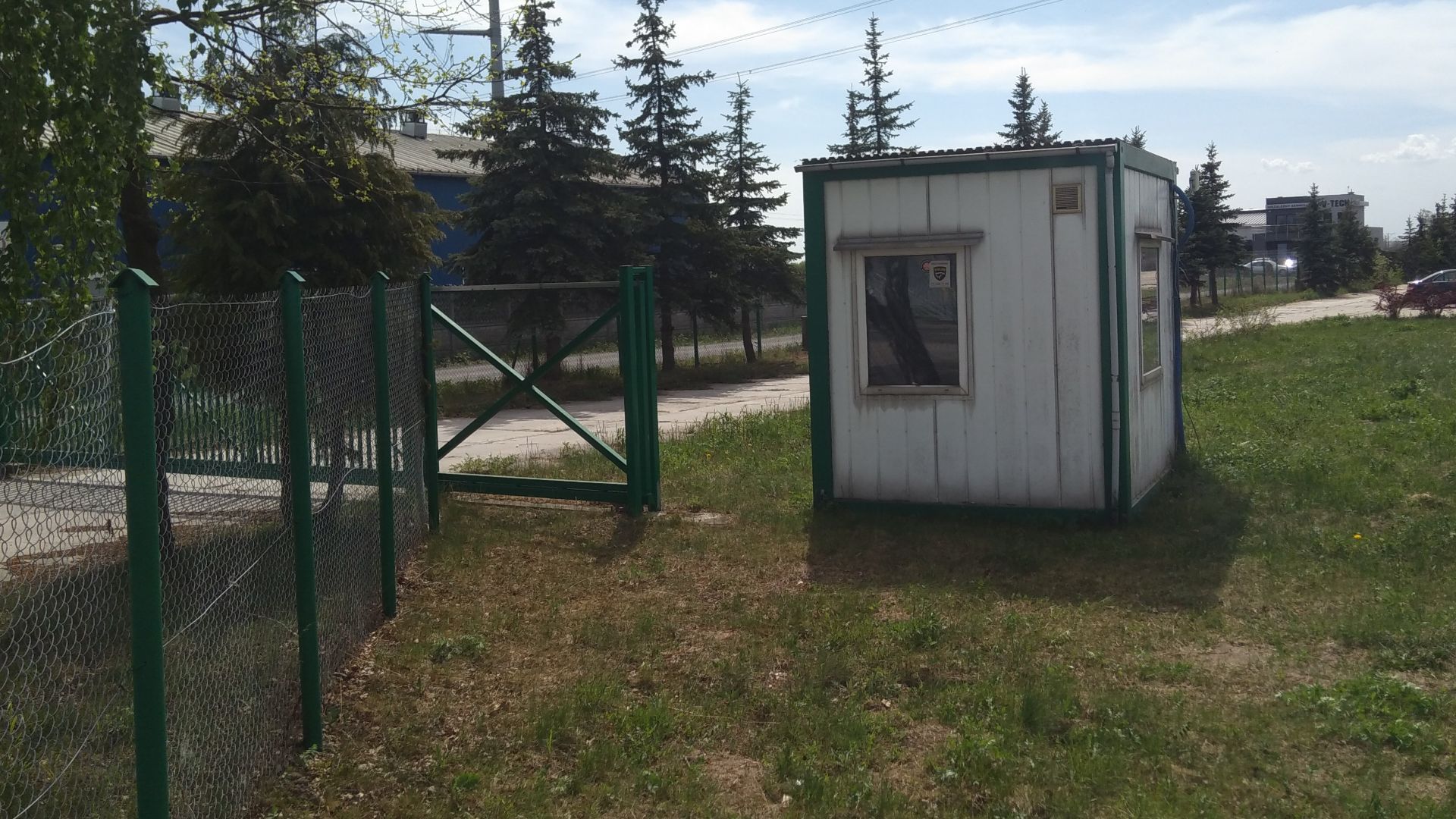 Guard booth in Długołęka https://www.openstreetmap.org/way/301939906#map=19/51.17373/17.18068