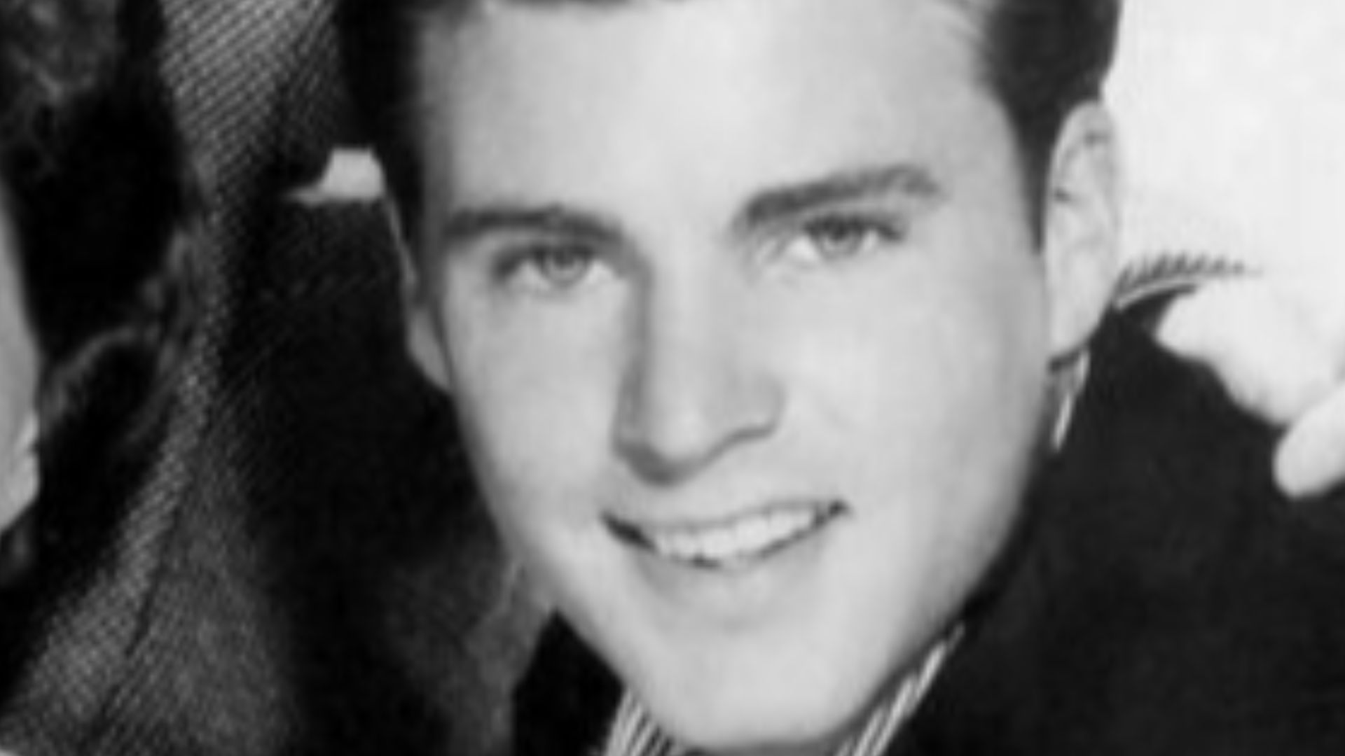 Cast/family photo of the Nelsons from the television program The Adventures of Ozzie and Harriet.  From left: David, Ozzie, Rick, and Harriet in the center.