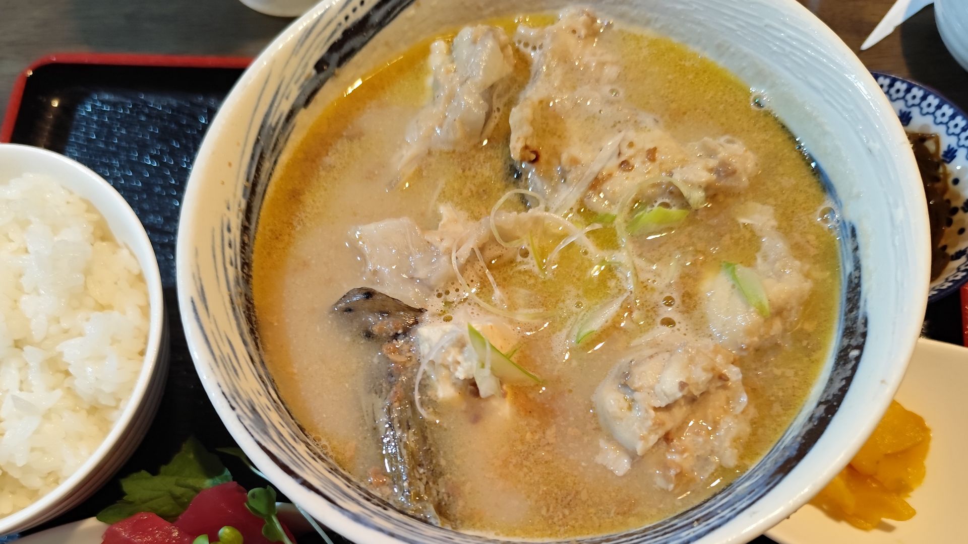 JP 日本 Japan 沖繩 OKINAWA 那霸 Naha 魚屋海鮮 Izakaya 居酒屋食堂 Japanese seafood restaurant shell soup bowl in February 2026